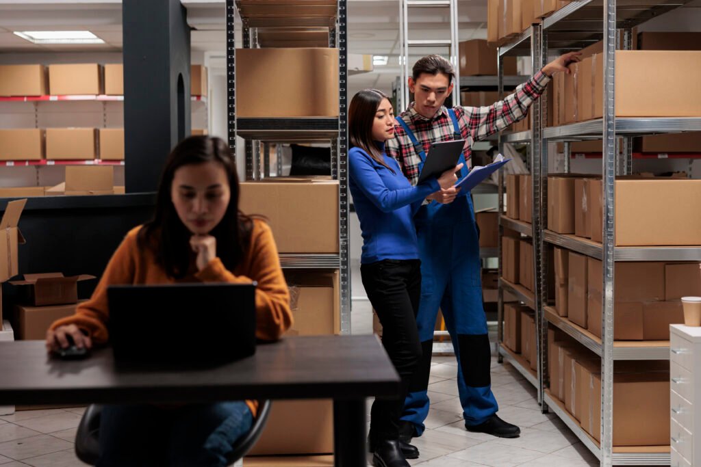 Distribution Centers vs Warehouses